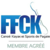 logo de la fédération française de kayak qui indique que nous sommes membre agrée chez expénature