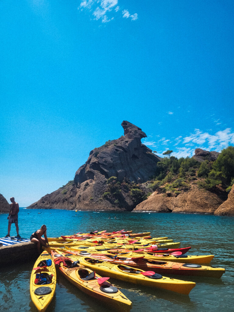 Calanque de figuerolle avec kayak. Expénature. Tour en kayak dans les calanques de Marseille