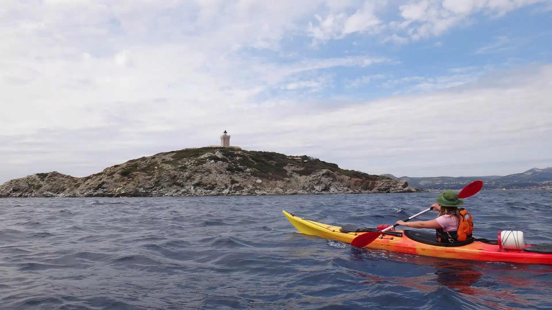 embiez en kayak de mer teambulding Côte rocheuse et mer Criques isolées Embiez Plage et pinède Embiez Panorama mer et îles Sentiers côtiers Embiez Îles Embiez préservées