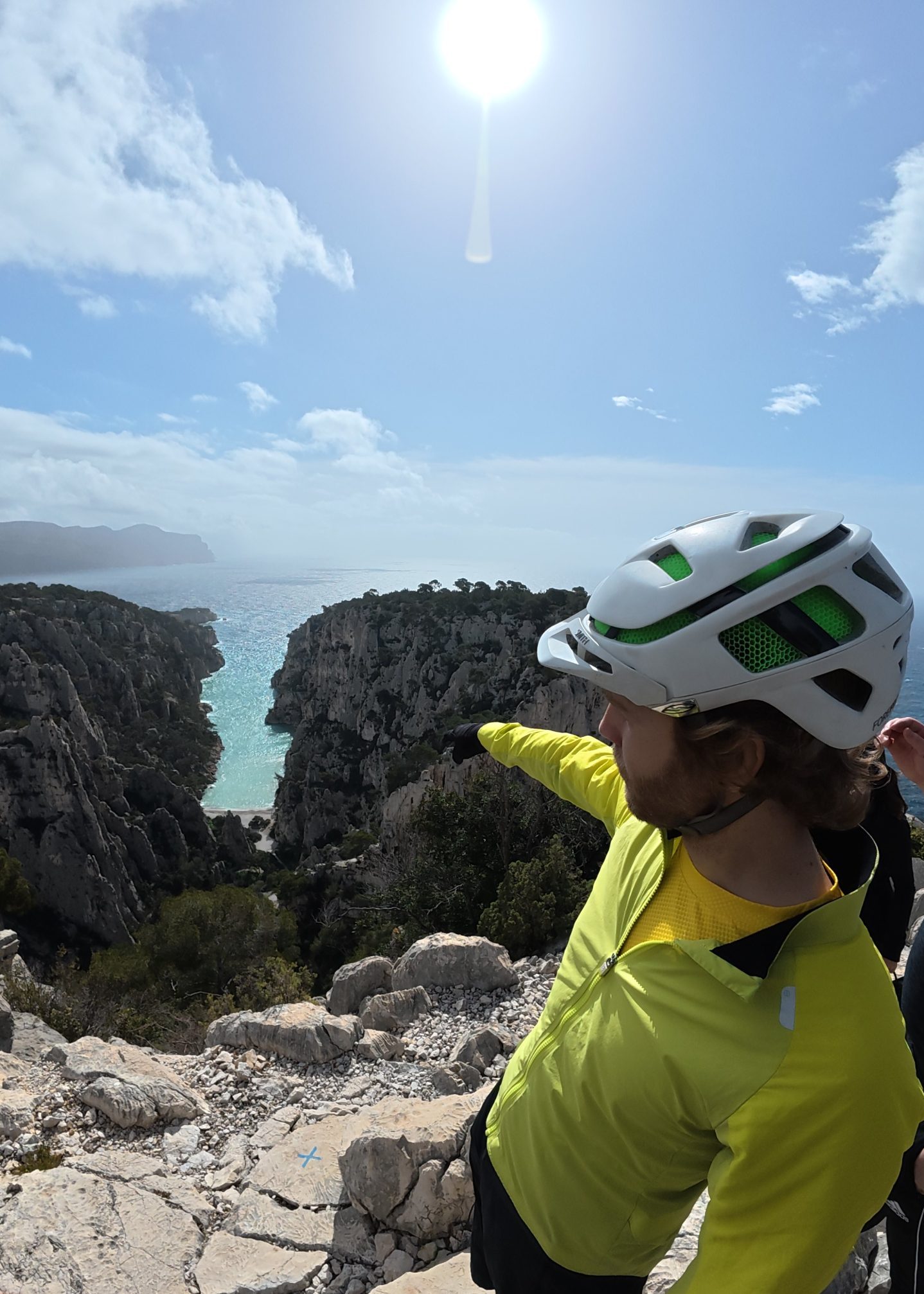 VTT Cassis, VTT Calanques, VTT électrique Cassis, randonnée VTT Cassis, excursion VTT guidée, Calanques Provence VTT, activité sportive Cassis, demi-journée VTT, journée VTT, VTT en Provence, VTT côte méditerranéenne.