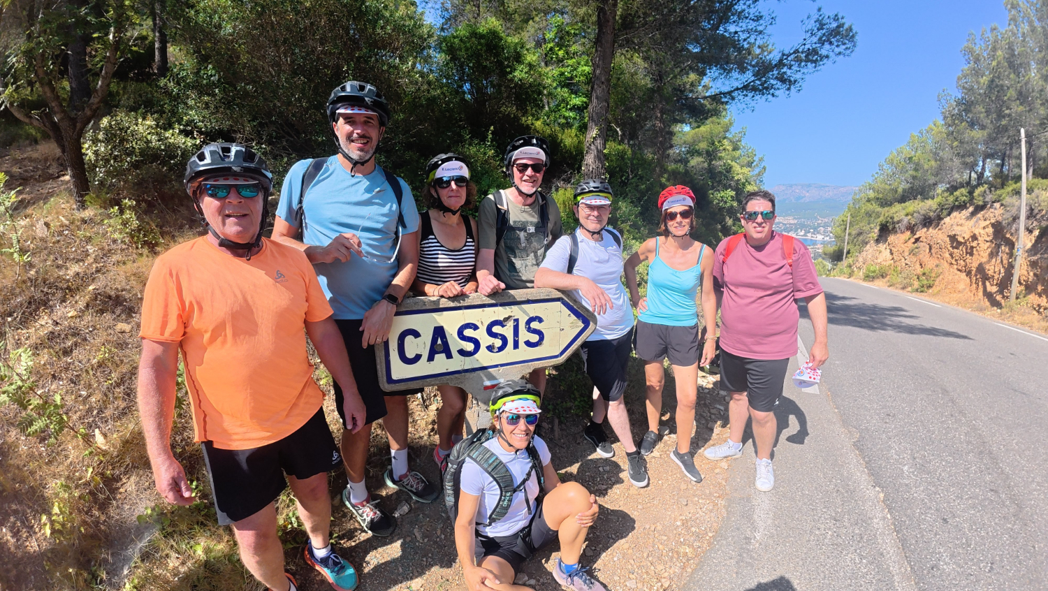 VTT Cassis, VTT Calanques, VTT électrique Cassis, randonnée VTT Cassis, excursion VTT guidée, Calanques Provence VTT, activité sportive Cassis, demi-journée VTT, journée VTT, VTT en Provence, VTT côte méditerranéenne.